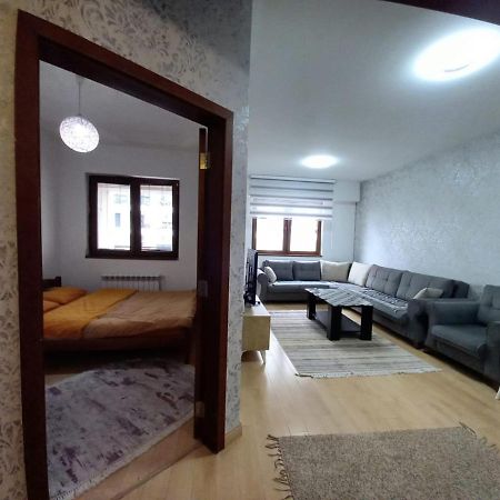 Two Rooms And Kitchen, Bathroom With Balcony Apartment スコピエ エクステリア 写真