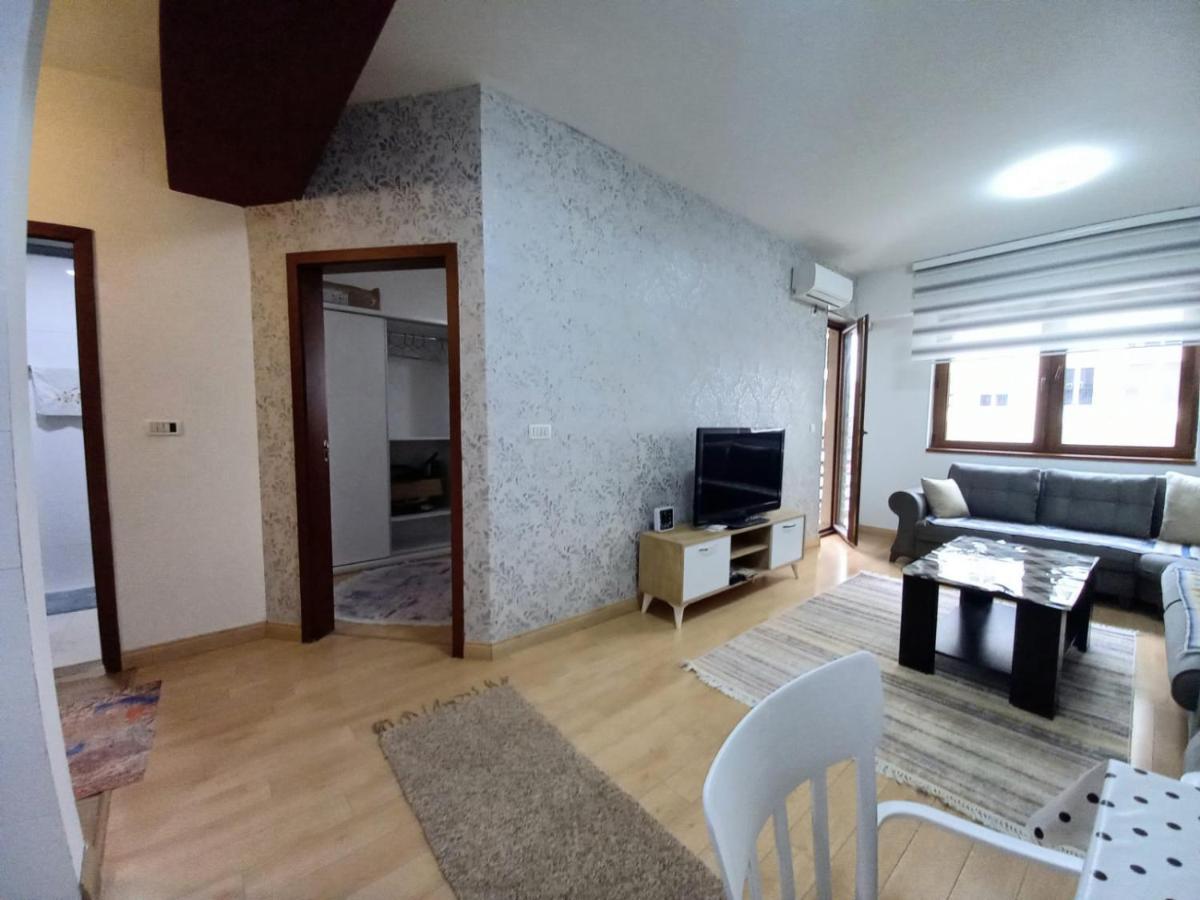 Two Rooms And Kitchen, Bathroom With Balcony Apartment スコピエ エクステリア 写真
