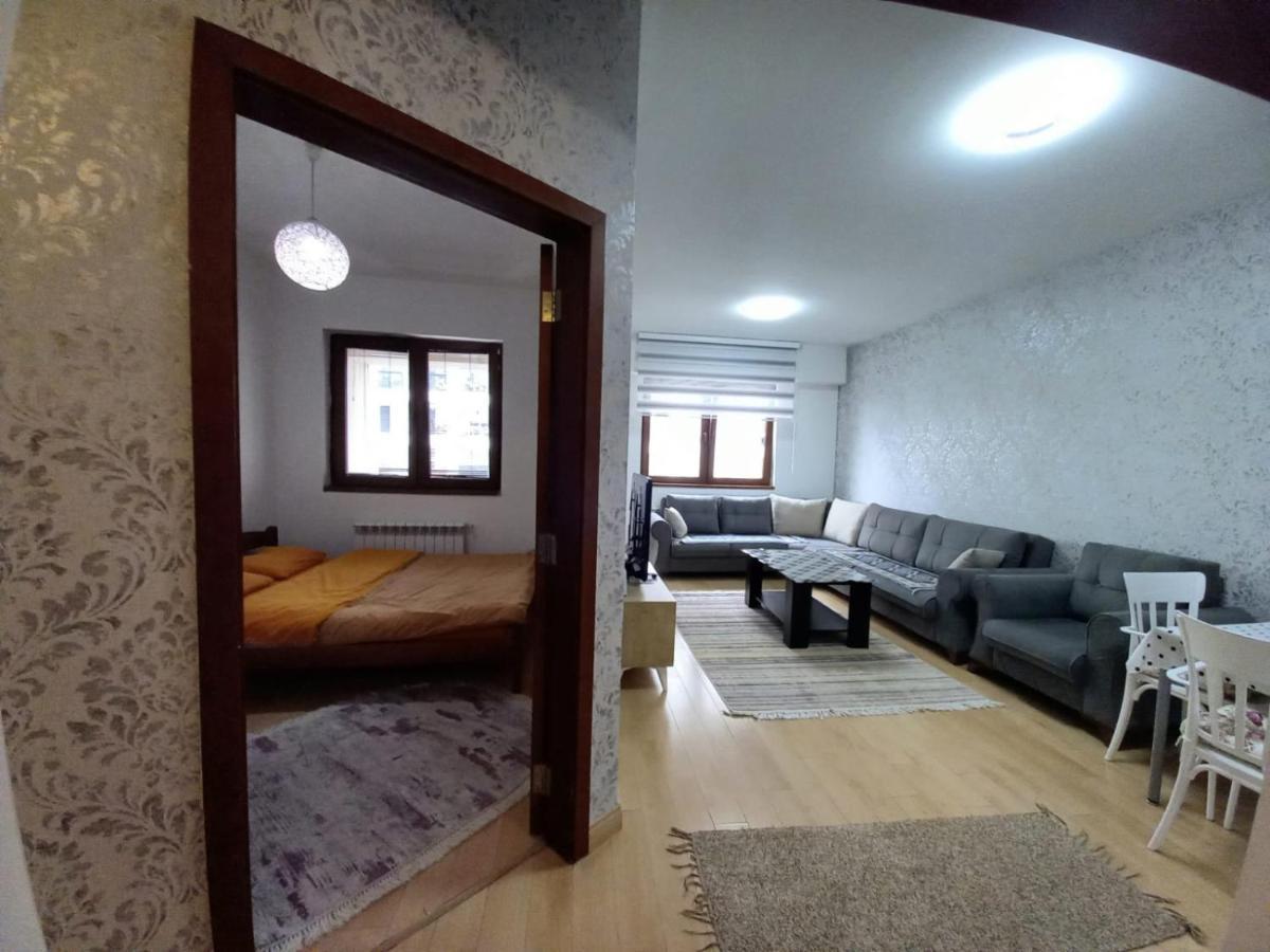 Two Rooms And Kitchen, Bathroom With Balcony Apartment スコピエ エクステリア 写真