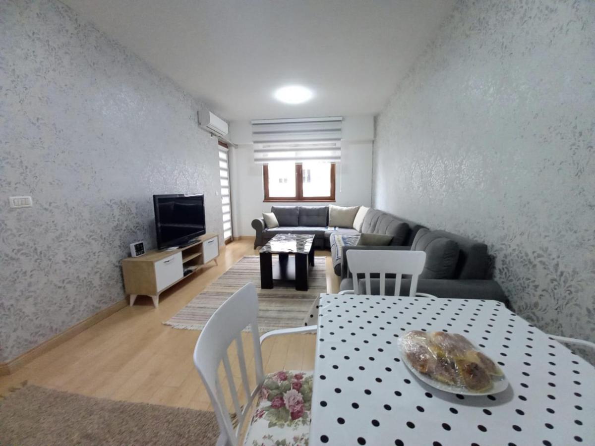 Two Rooms And Kitchen, Bathroom With Balcony Apartment スコピエ エクステリア 写真