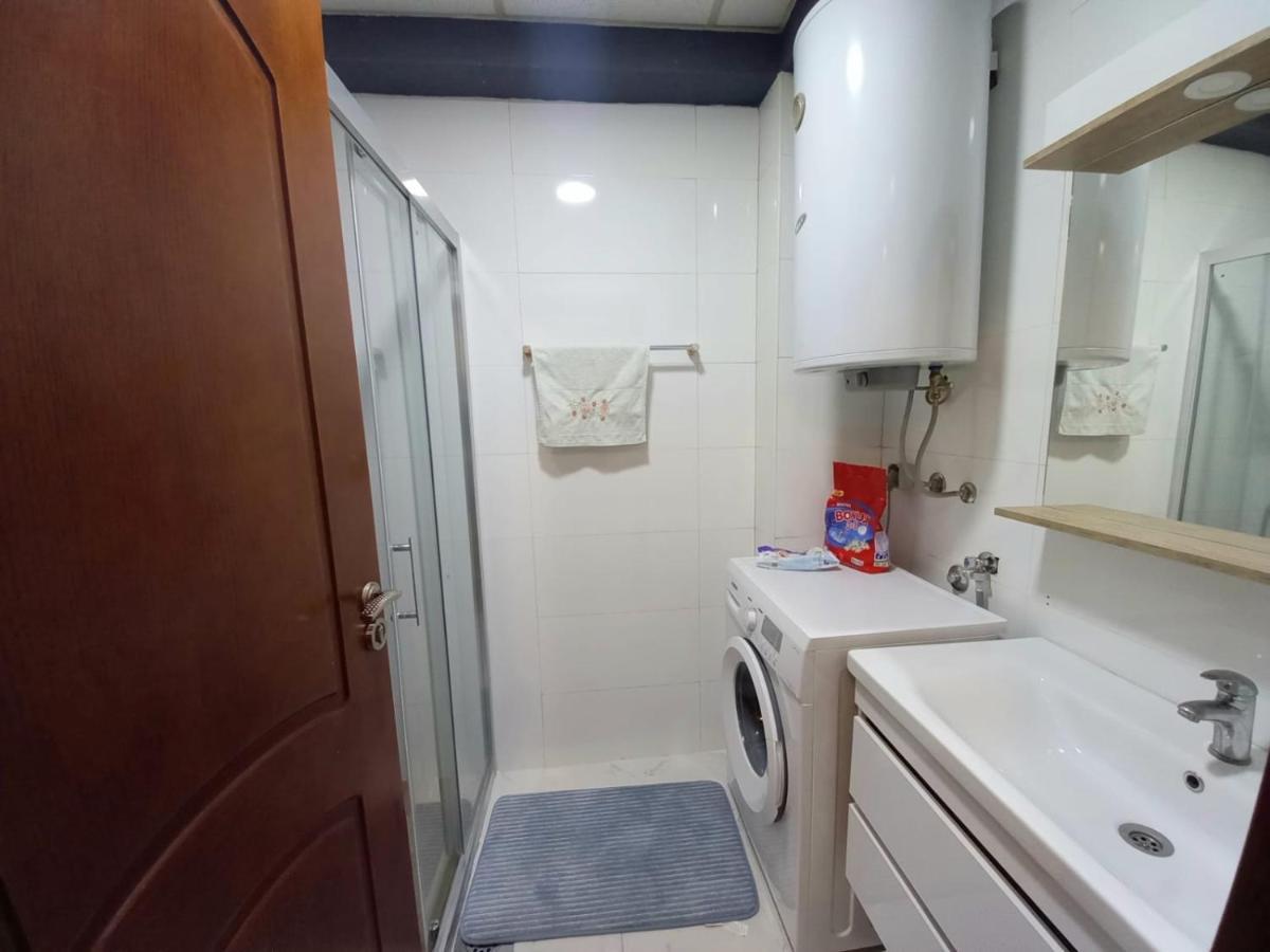 Two Rooms And Kitchen, Bathroom With Balcony Apartment スコピエ エクステリア 写真